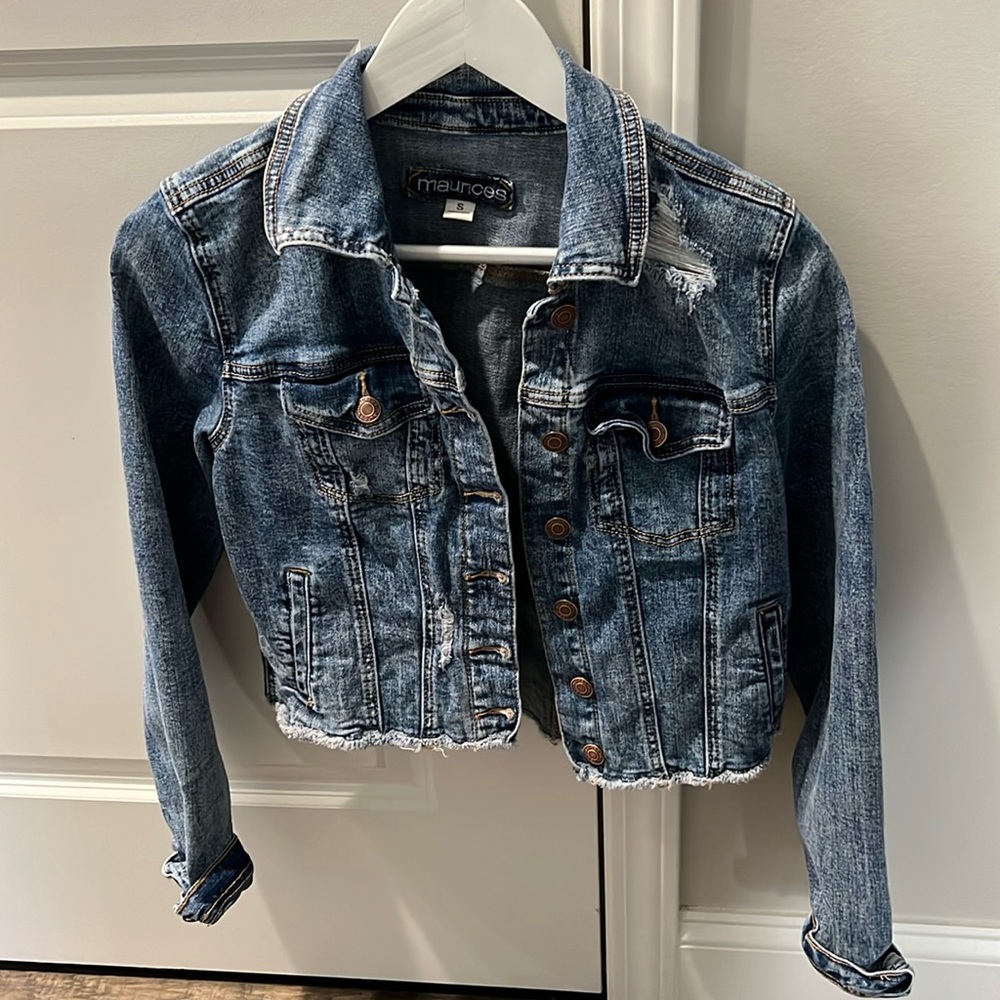 Girls Denim Jean jacket.  Size S. Button up with front button and side pockets.